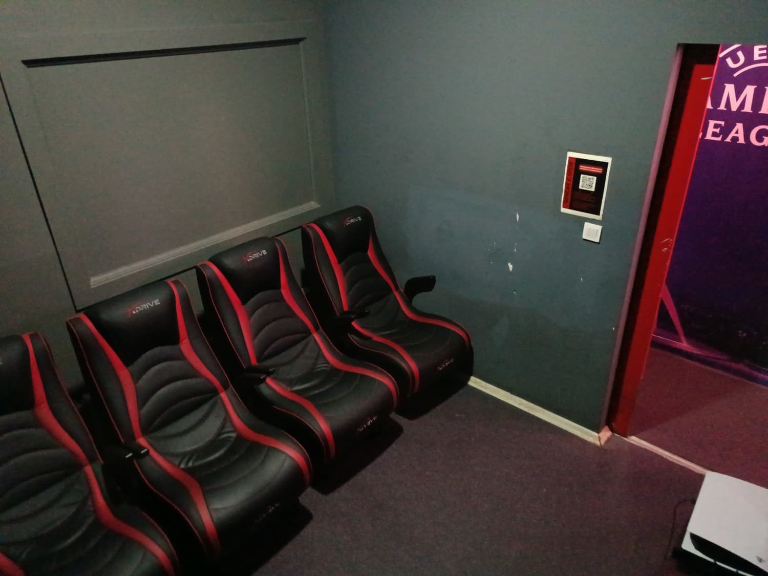 VIP odada koltuk ve oyun alanı